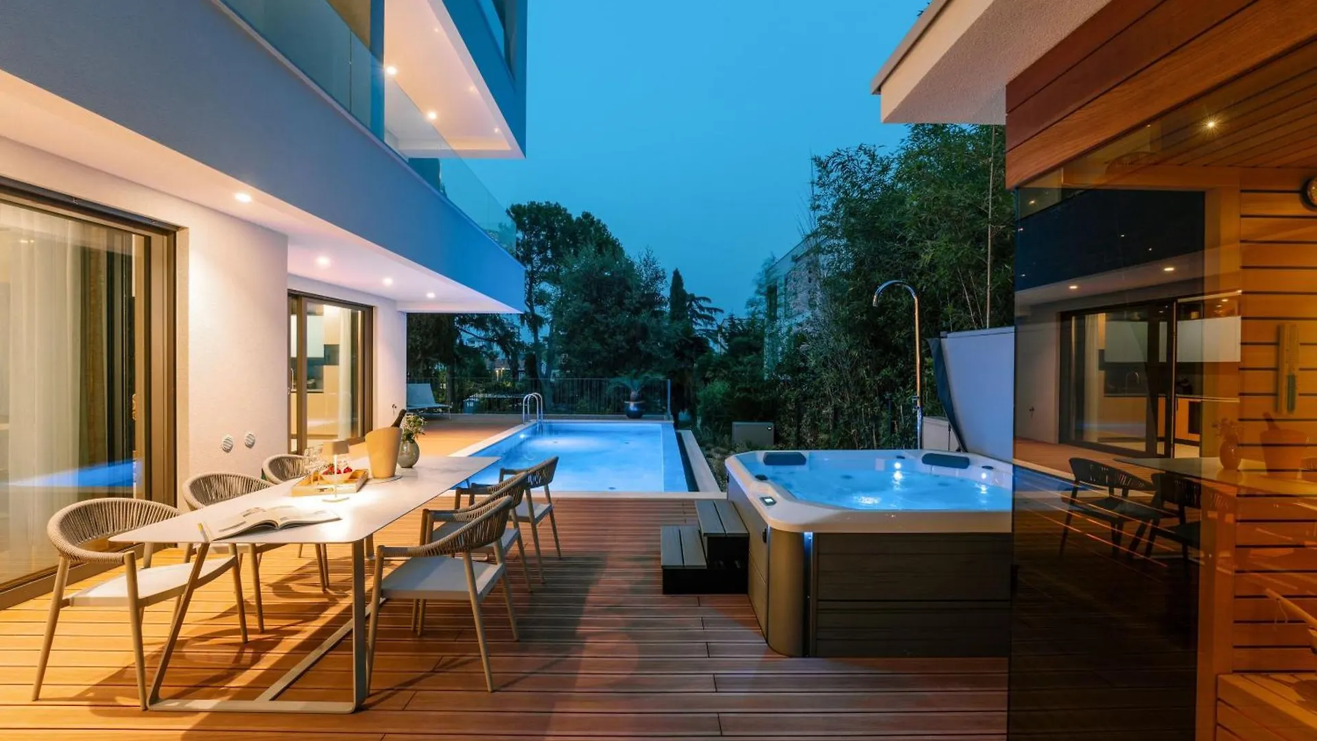 The Q Senses - New Luxury Apartment With Piano, Pool, Sauna And Jacuzzi 罗维尼