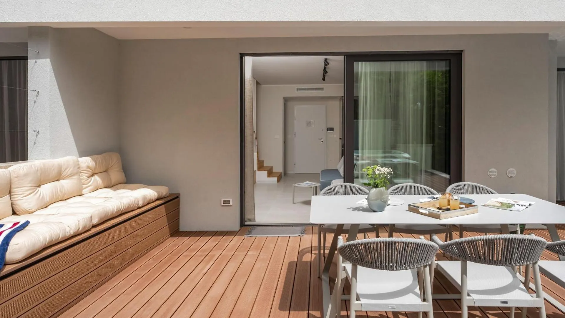The Q Senses - New Luxury Apartment With Piano, Pool, Sauna And Jacuzzi 罗维尼
