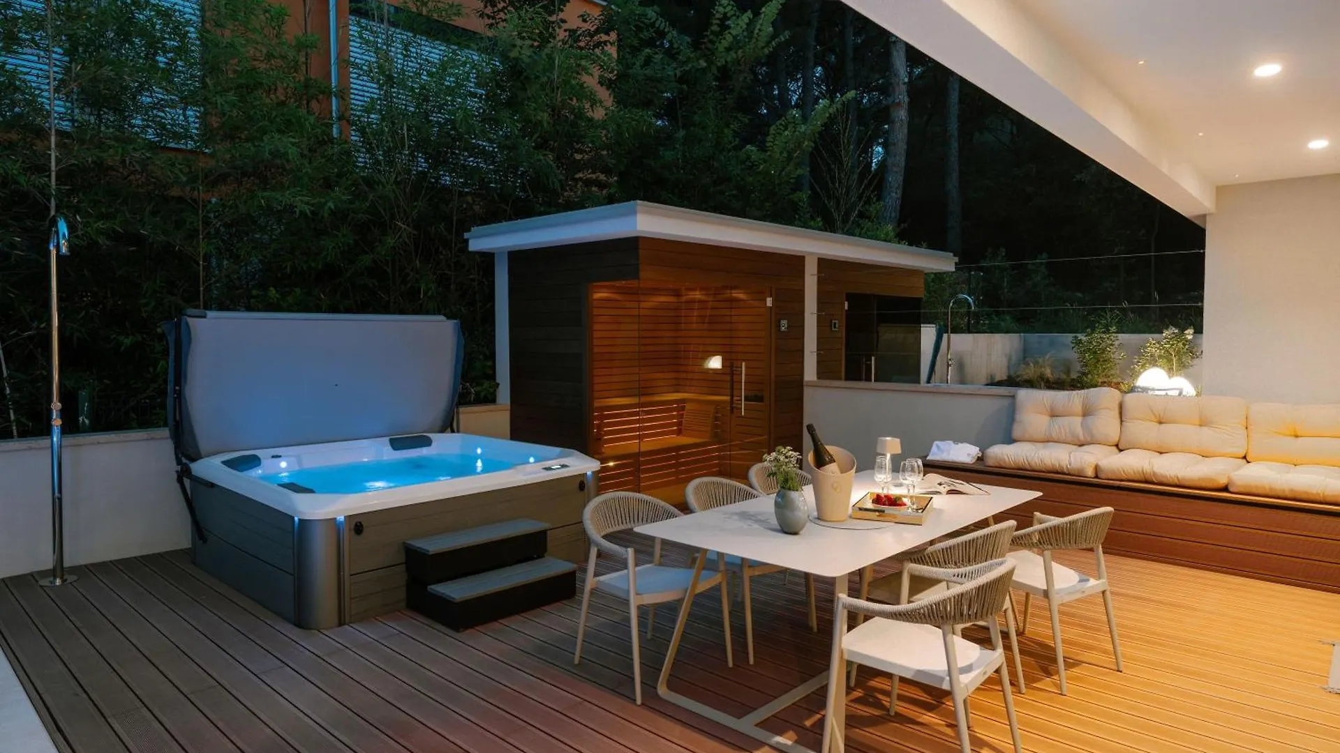 The Q Senses - New Luxury Apartment With Piano, Pool, Sauna And Jacuzzi 罗维尼 0*,