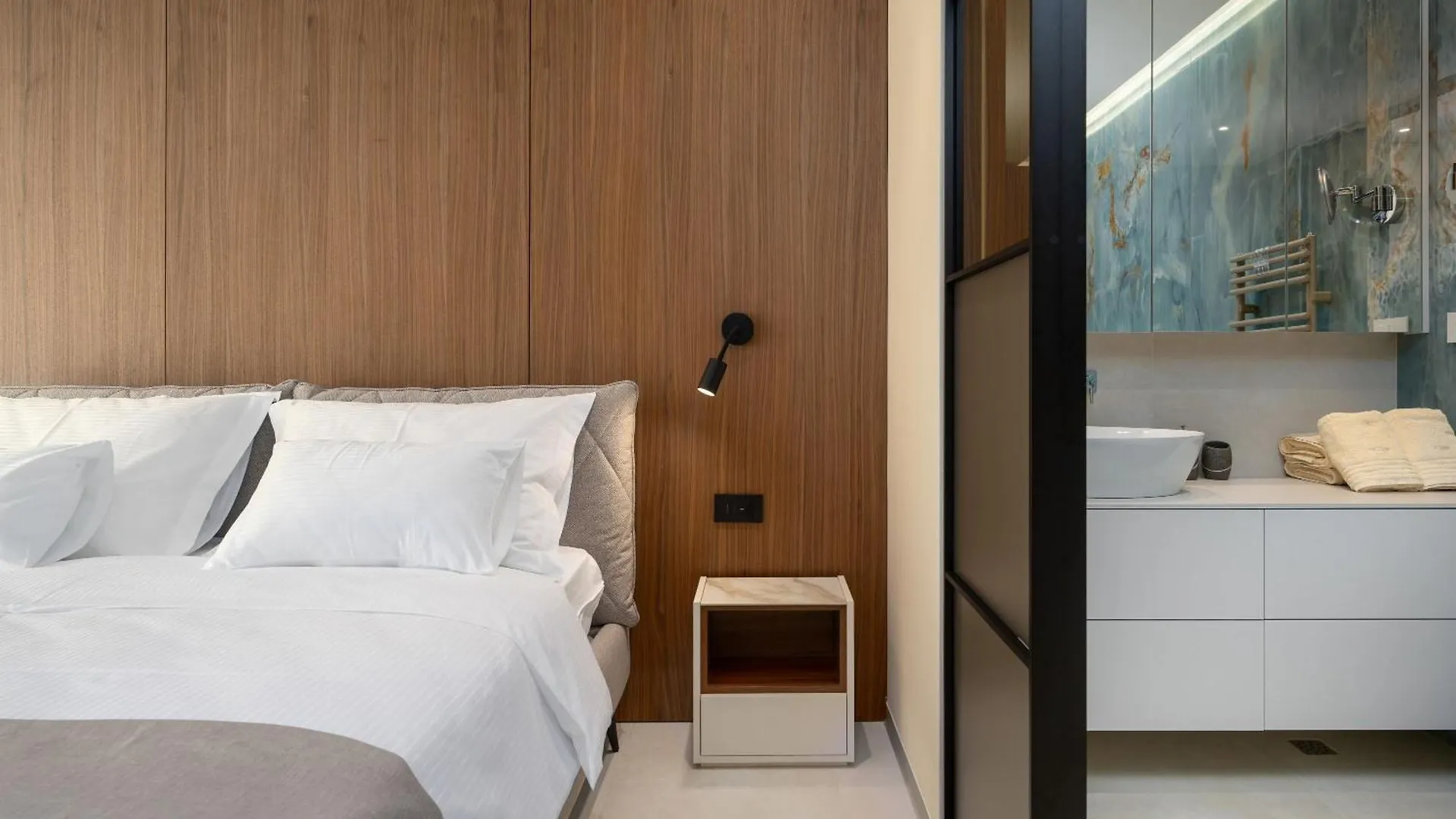 The Q Senses - New Luxury Apartment With Piano, Pool, Sauna And Jacuzzi 罗维尼 0*,
