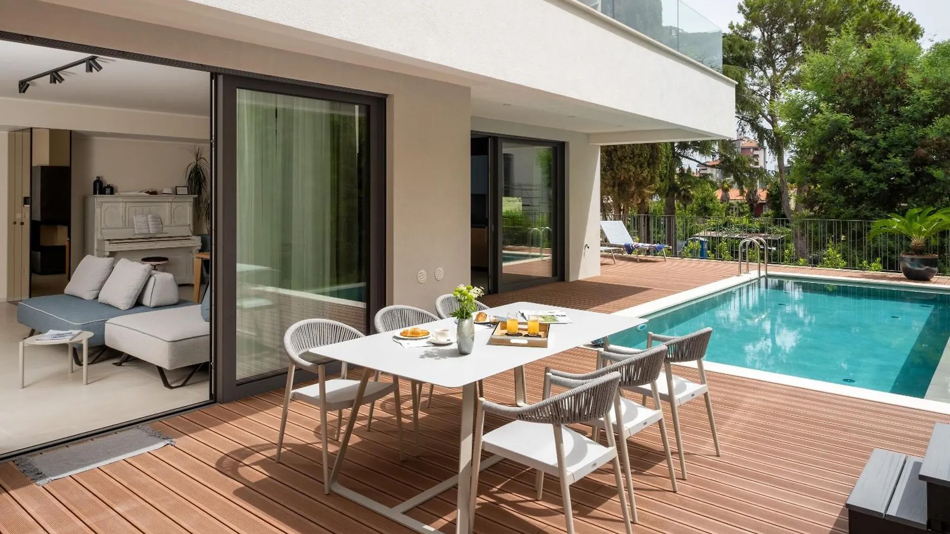 The Q Senses - New Luxury Apartment With Piano, Pool, Sauna And Jacuzzi 罗维尼