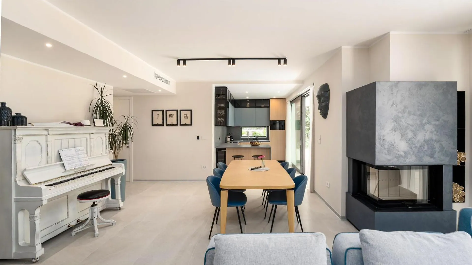 The Q Senses - New Luxury Apartment With Piano, Pool, Sauna And Jacuzzi 罗维尼