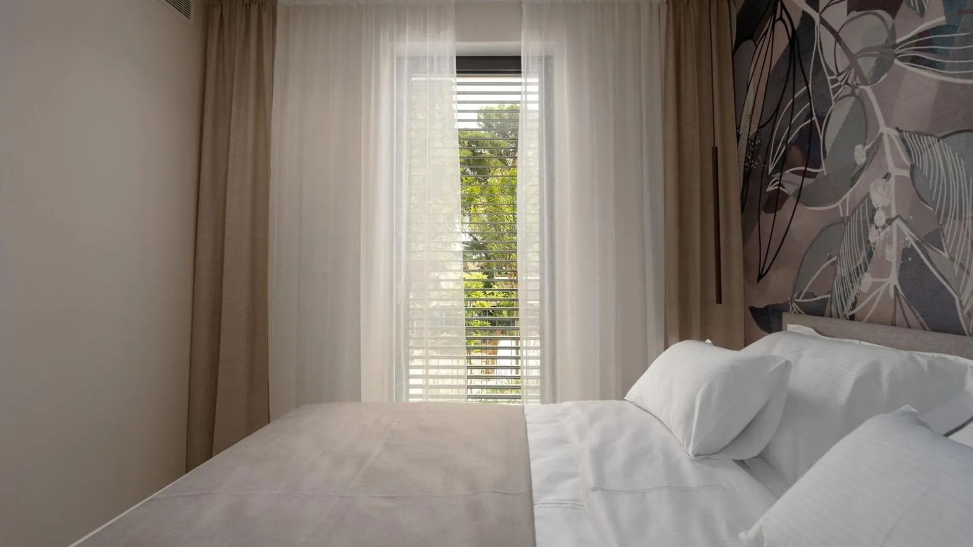 The Q Senses - New Luxury Apartment With Piano, Pool, Sauna And Jacuzzi 罗维尼 0*,